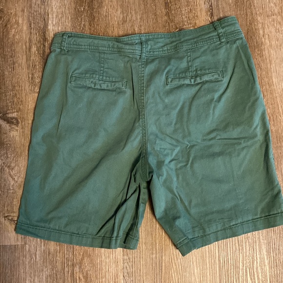 Green twill shorts - Picture 2 of 2